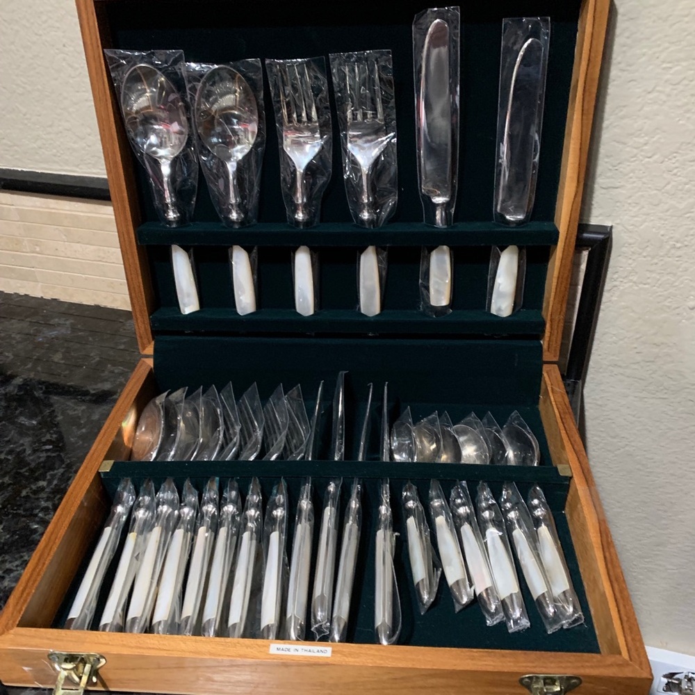 6pc set of Pearl Silverware